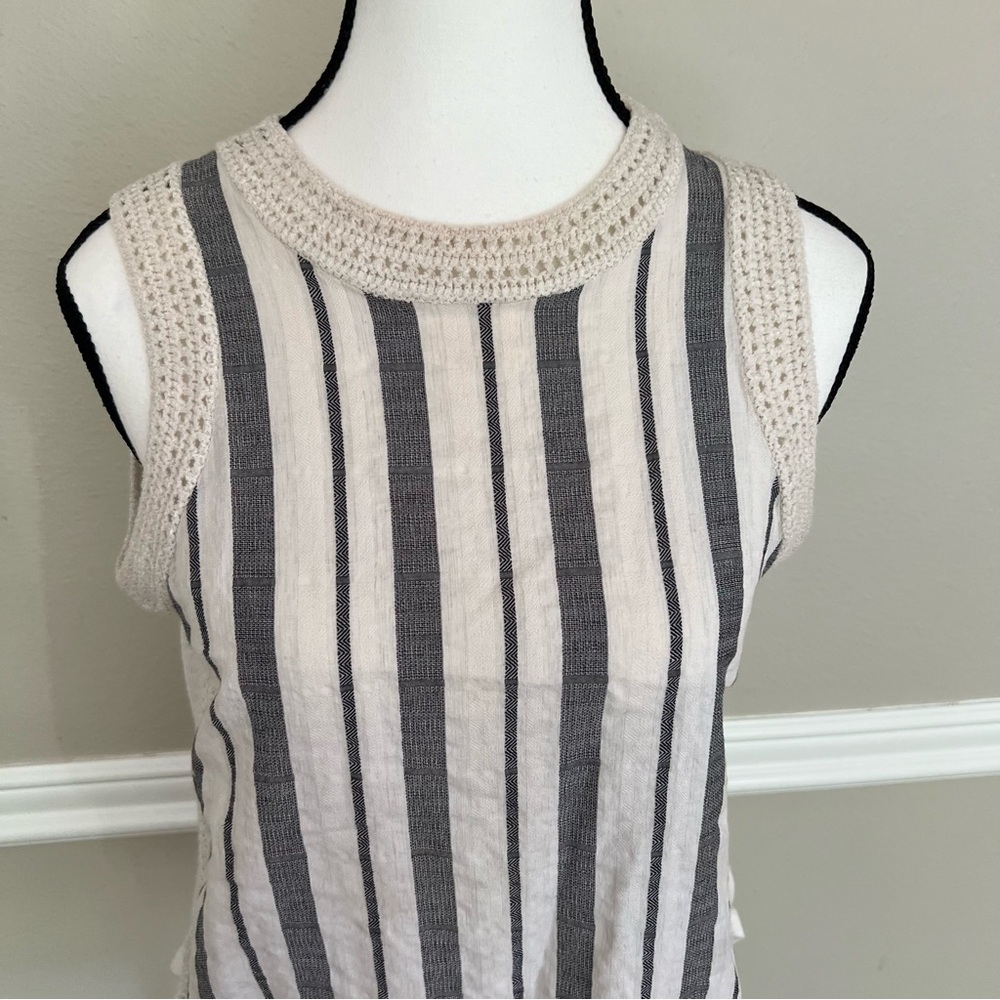LOFT Sleeveless Round Neck Grey Stripes with knitted trim Women Blouse SZ XS